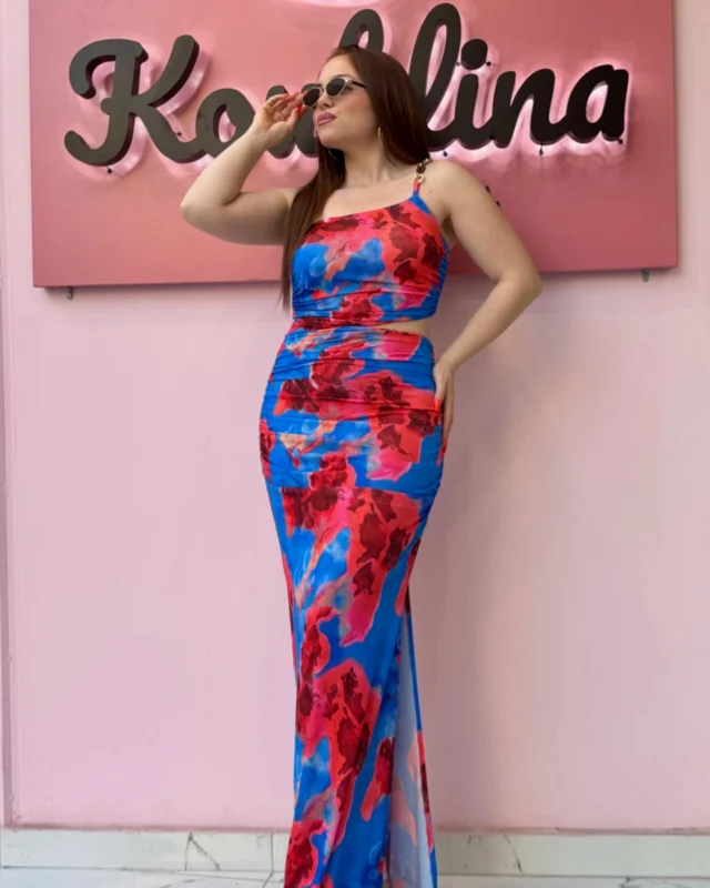 Πόσο ξεχωριστός το θες ; Ε ναι λ, το έχουμε! Columbia Dress🌺 για άκρως εντυπωσιακές εμφανίσεις! One Size που αγκαλιάζει κάθε σιλουέτα και σε τιμή σοκ 32,00€ 🔥
Διαθέσιμο online & in store